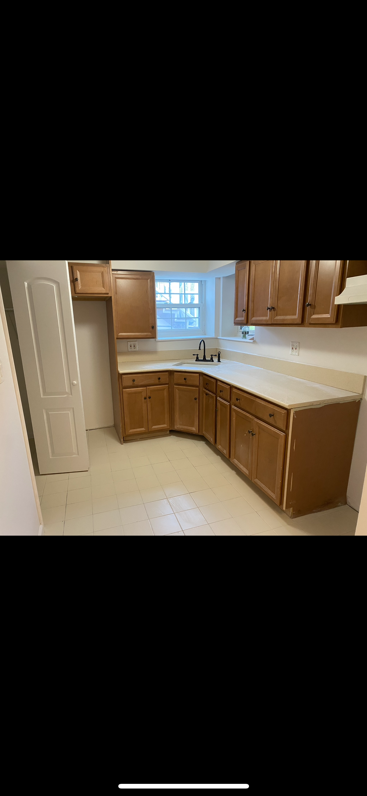 Classic kitchen with corner sink